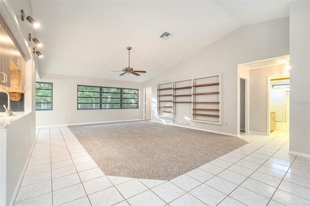 Empty room, Interior