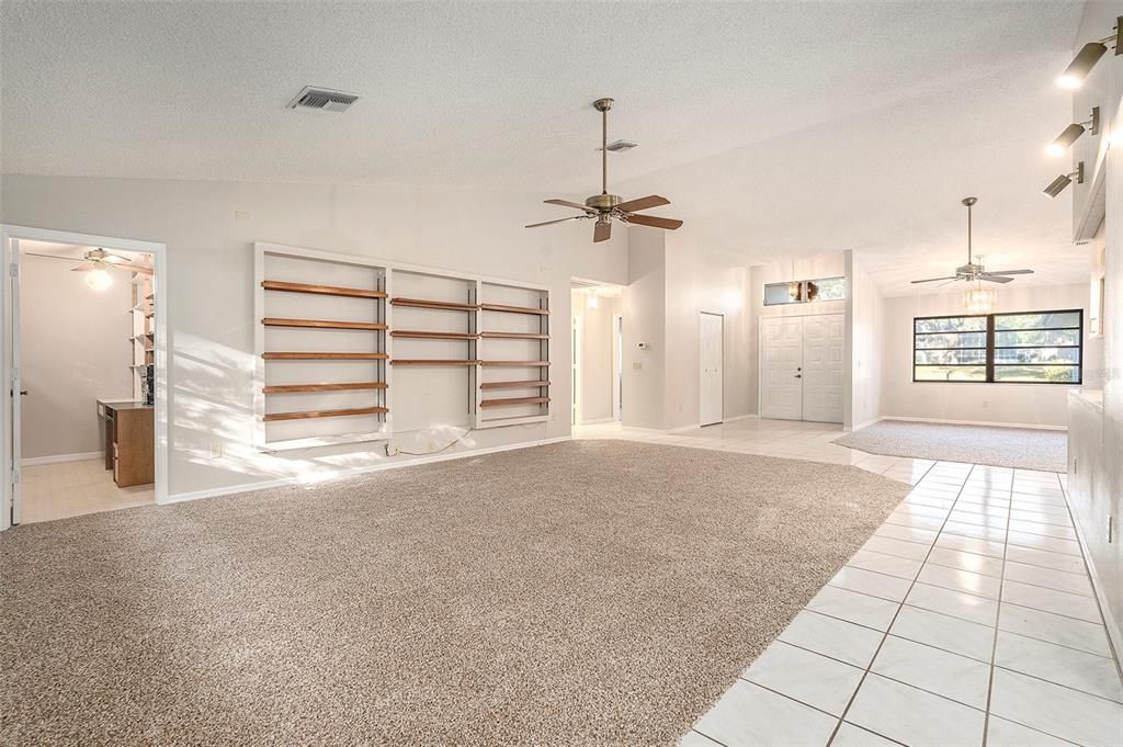 Empty room, Interior