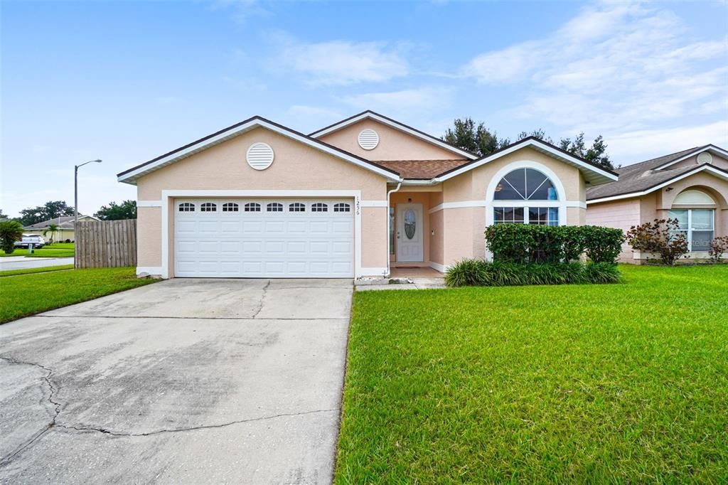 Attached, Exterior, Facade, Ranch