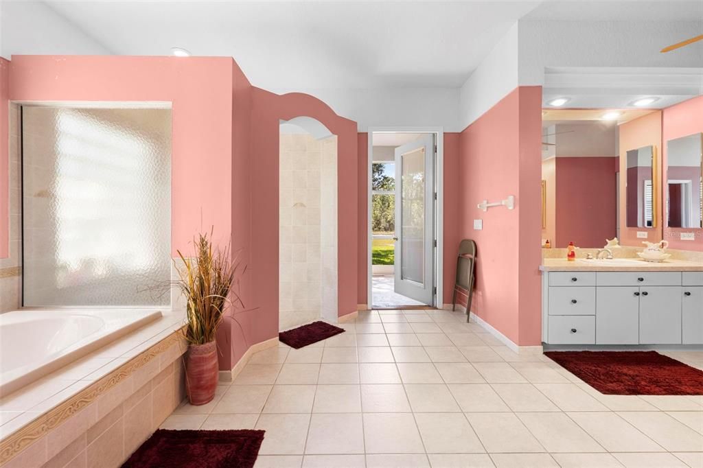 Bathroom, Dual Sink Vanities, Interior, Recessed Lighting