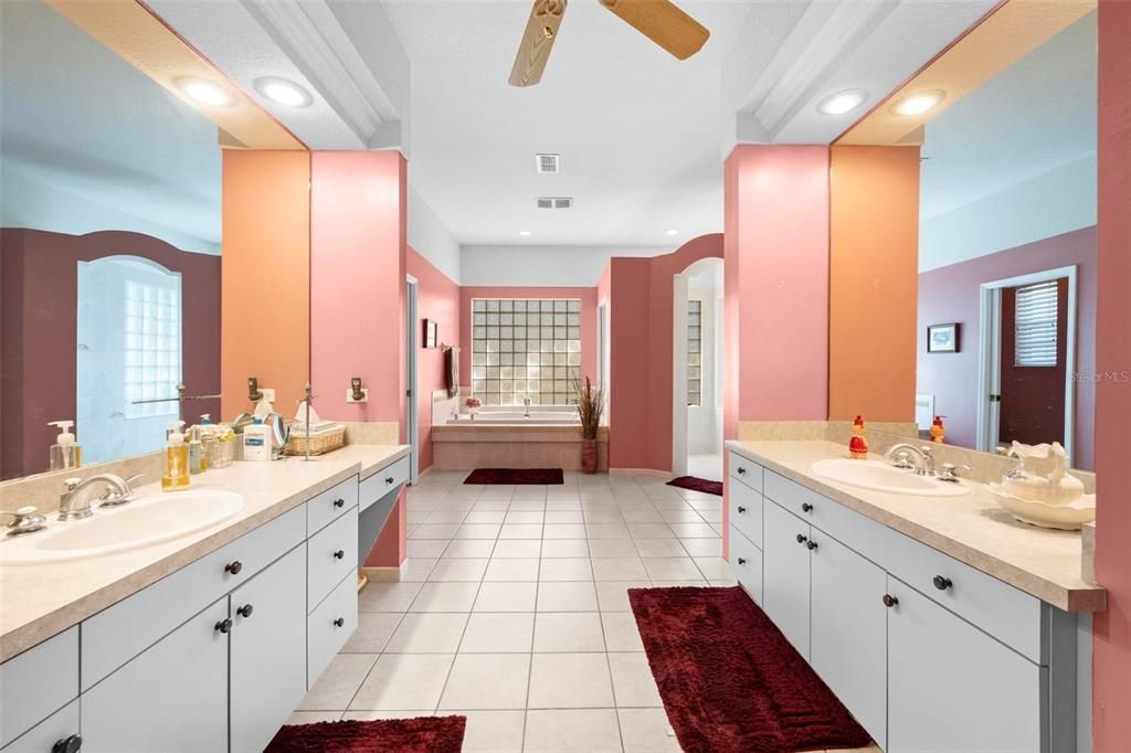 Bathroom, Dual Sink Vanities, Interior, Recessed Lighting