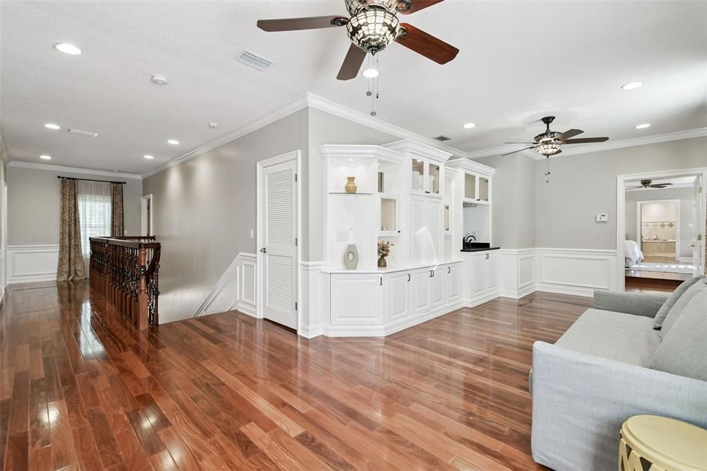 Interior, Recessed Lighting, Wood Texture Flooring