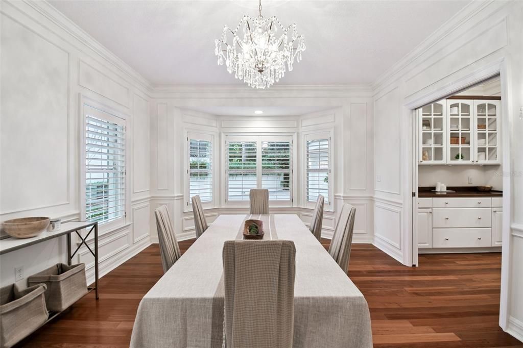 Chandelier, Dining room, Interior, Recessed Lighting, Wood Texture Flooring