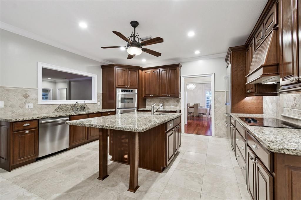 Dining room, Interior, Kitchen, Recessed Lighting, Stainless Steel Appliances, Wood Texture Flooring