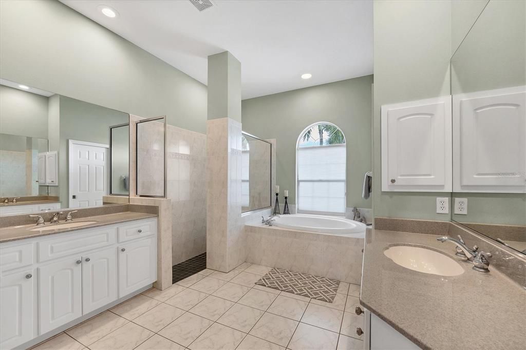 Bathroom, Dual Sink Vanities, Interior, Recessed Lighting