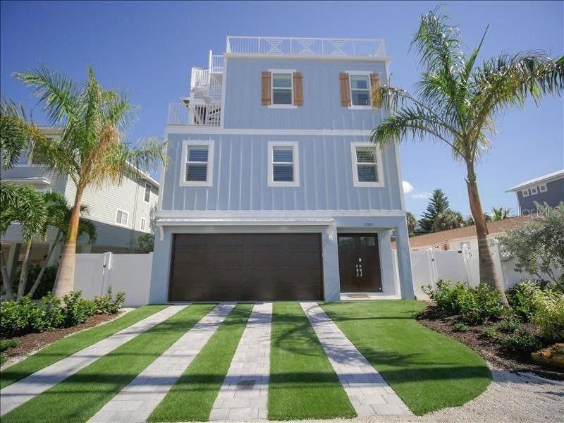 Attached, Exterior, Facade, Modern