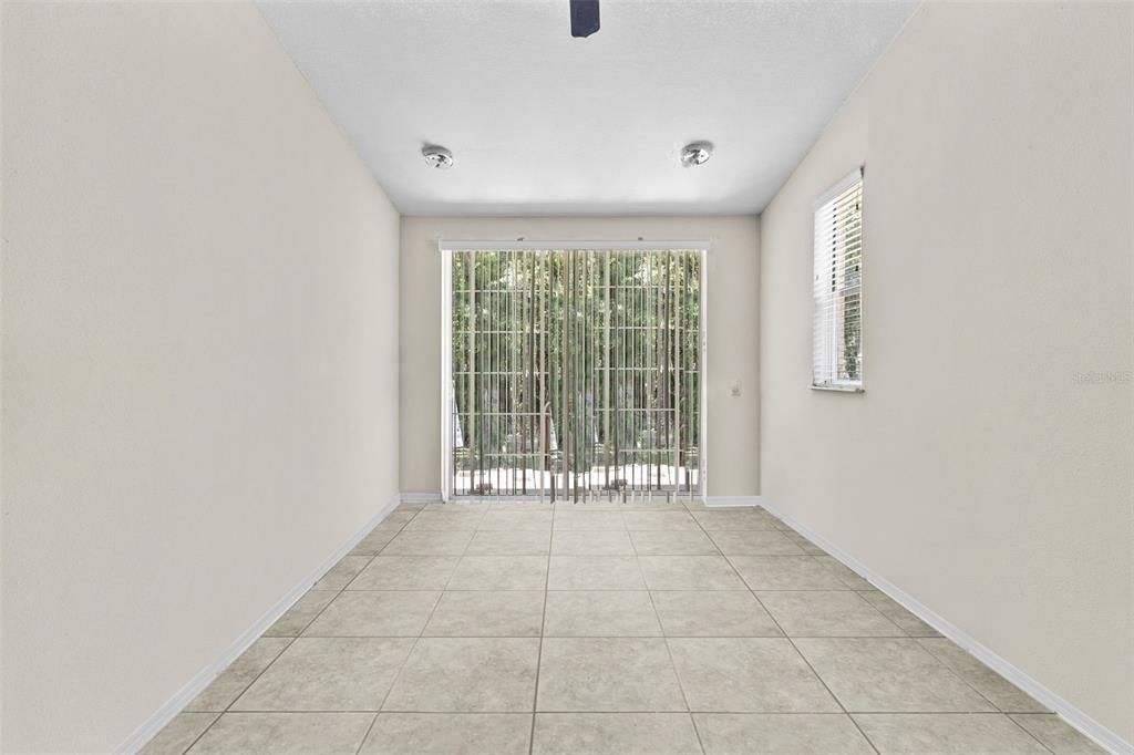 Empty room, Interior