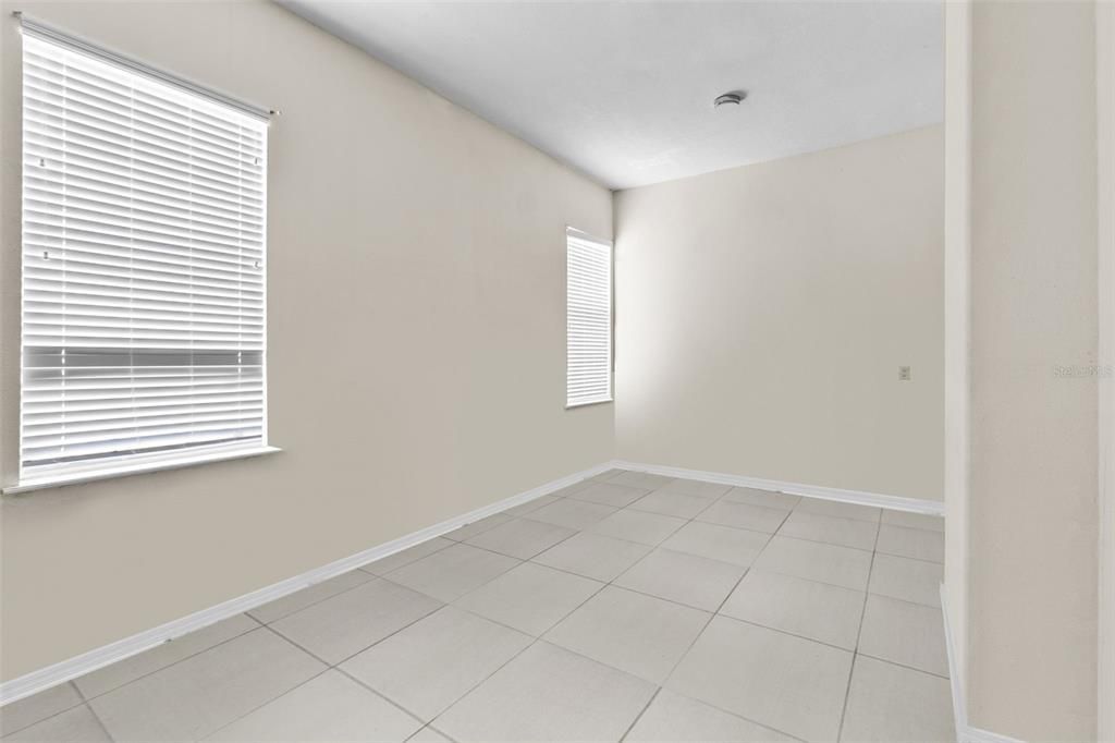 Empty room, Interior