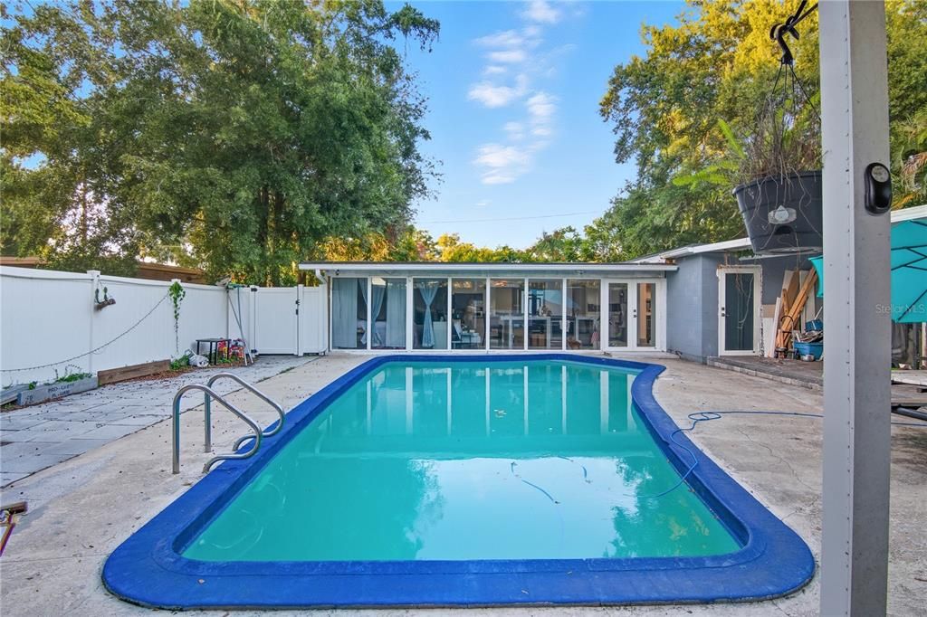Exterior, Pool
