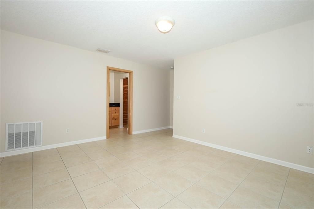 Empty room, Interior