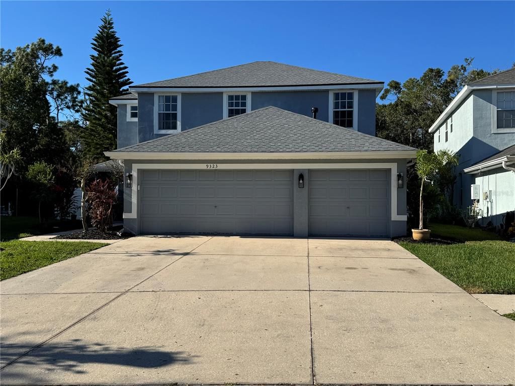 Attached, Exterior, Facade, American Craftsman