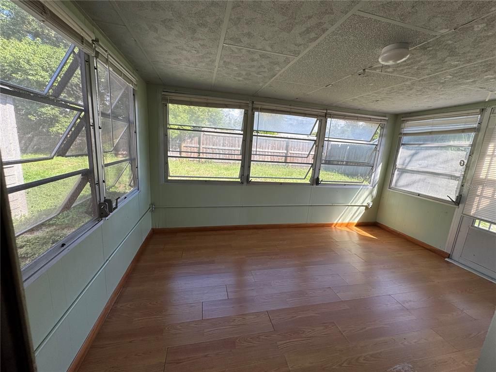 Empty room, Interior, Sun Room, Wood Texture Flooring
