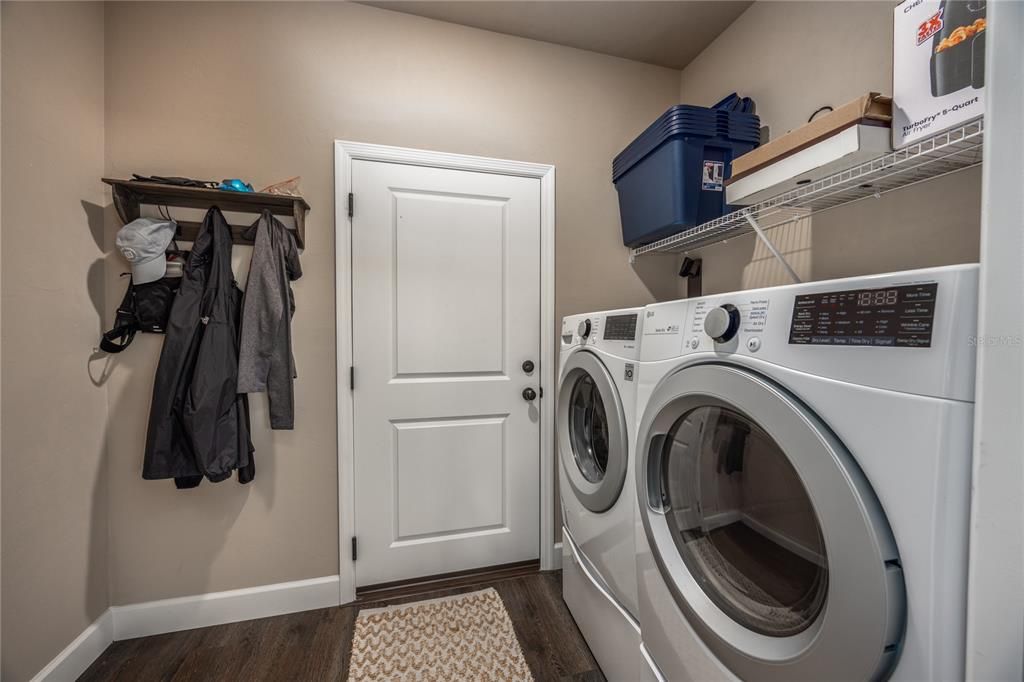 Interior, Washer, Wood Texture Flooring