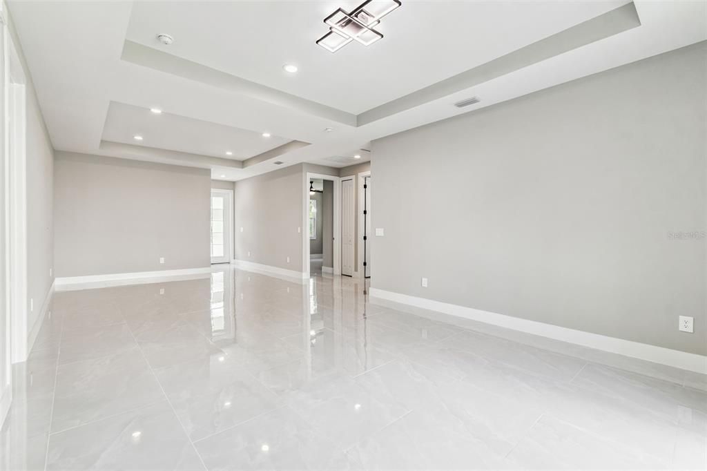 Empty room, Interior, Recessed Lighting