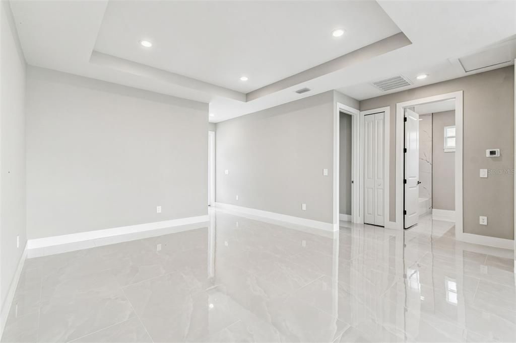 Empty room, Interior, Recessed Lighting