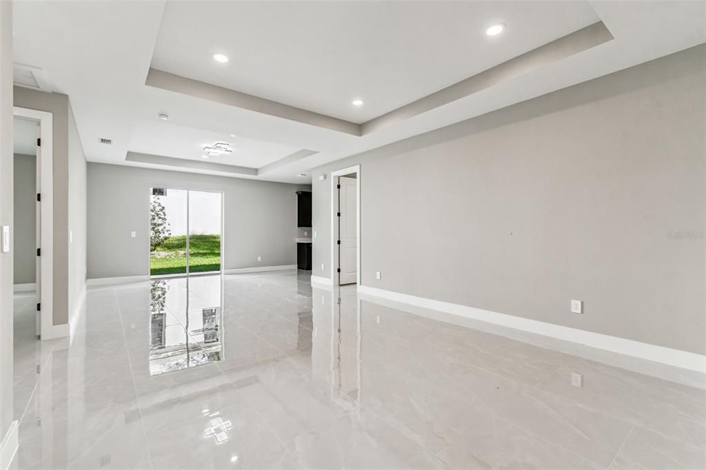 Empty room, Interior, Recessed Lighting