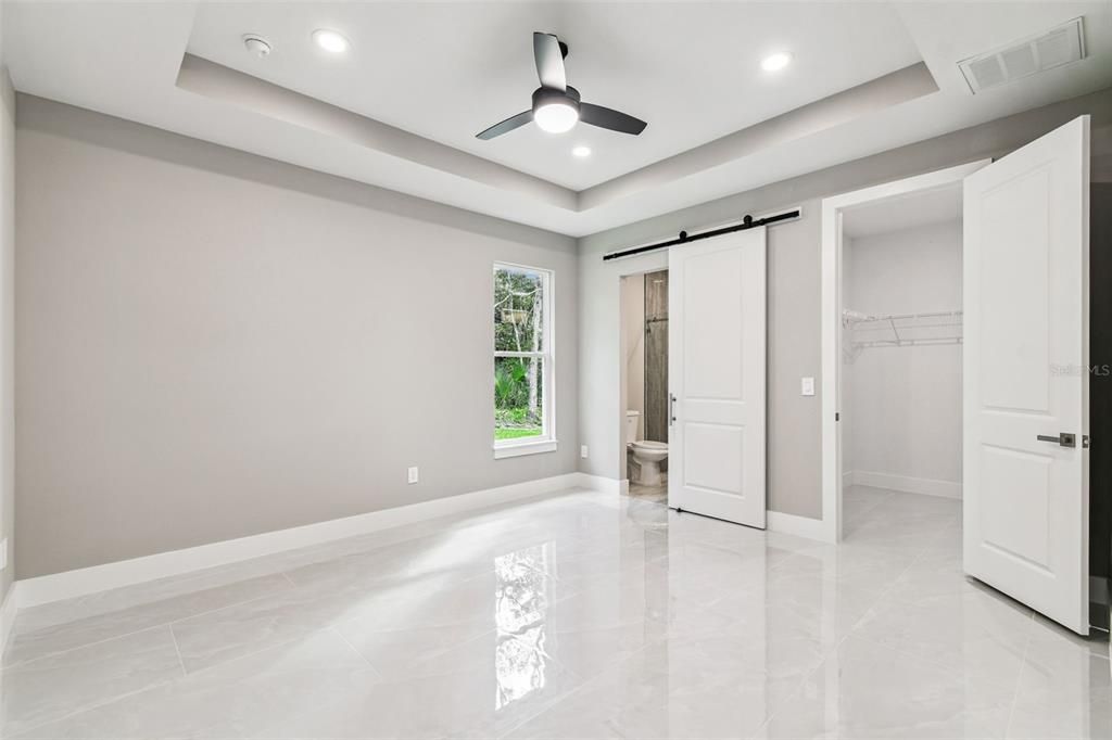 Empty room, Interior, Recessed Lighting, Walk-in Closets