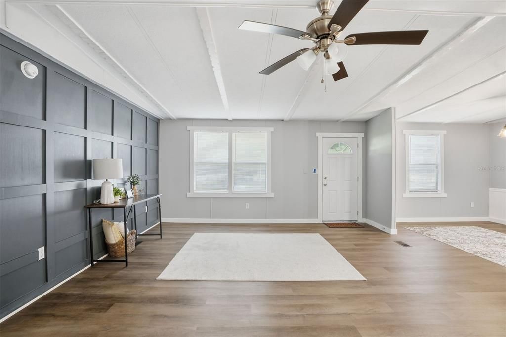 Empty room, Interior, Pendant Lights, Wood Texture Flooring