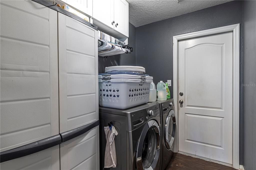 Interior, Washer, Wood Texture Flooring
