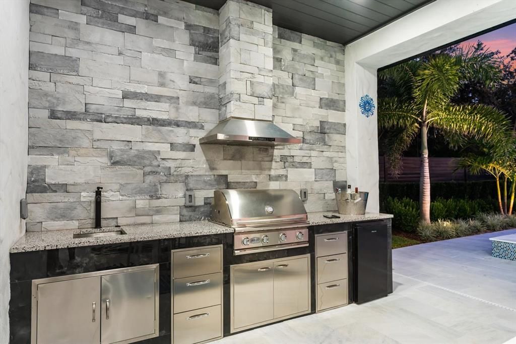 Exterior, Outdoor Kitchen