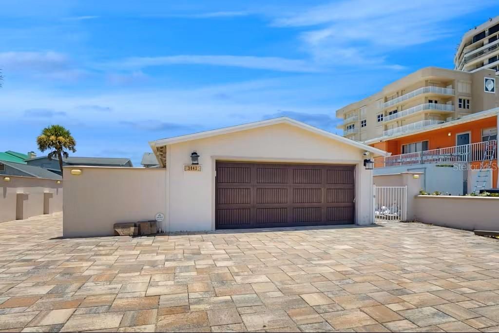 Detached Garage, Exterior