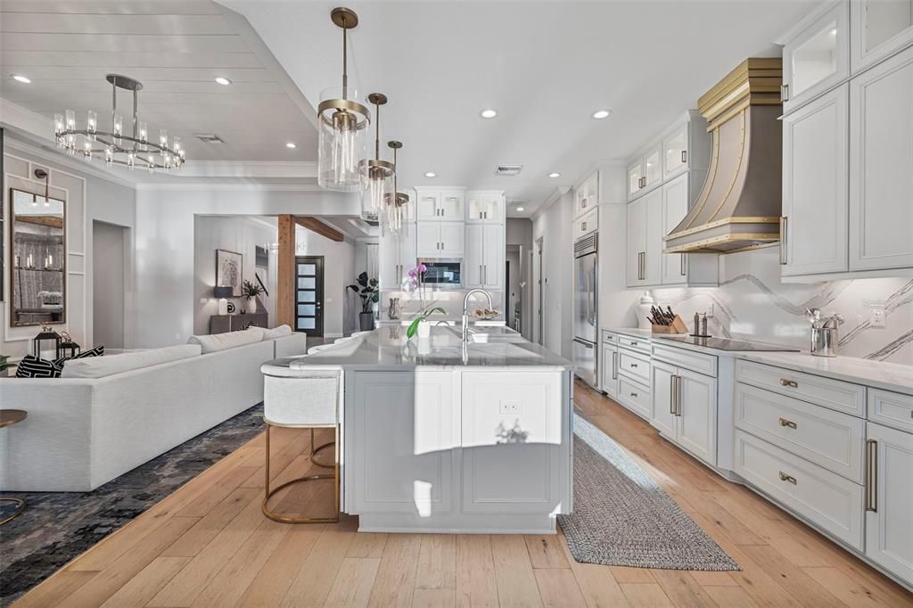 Chandelier, Interior, Kitchen, Living room, Pendant Lights, Recessed Lighting, Wood Texture Flooring