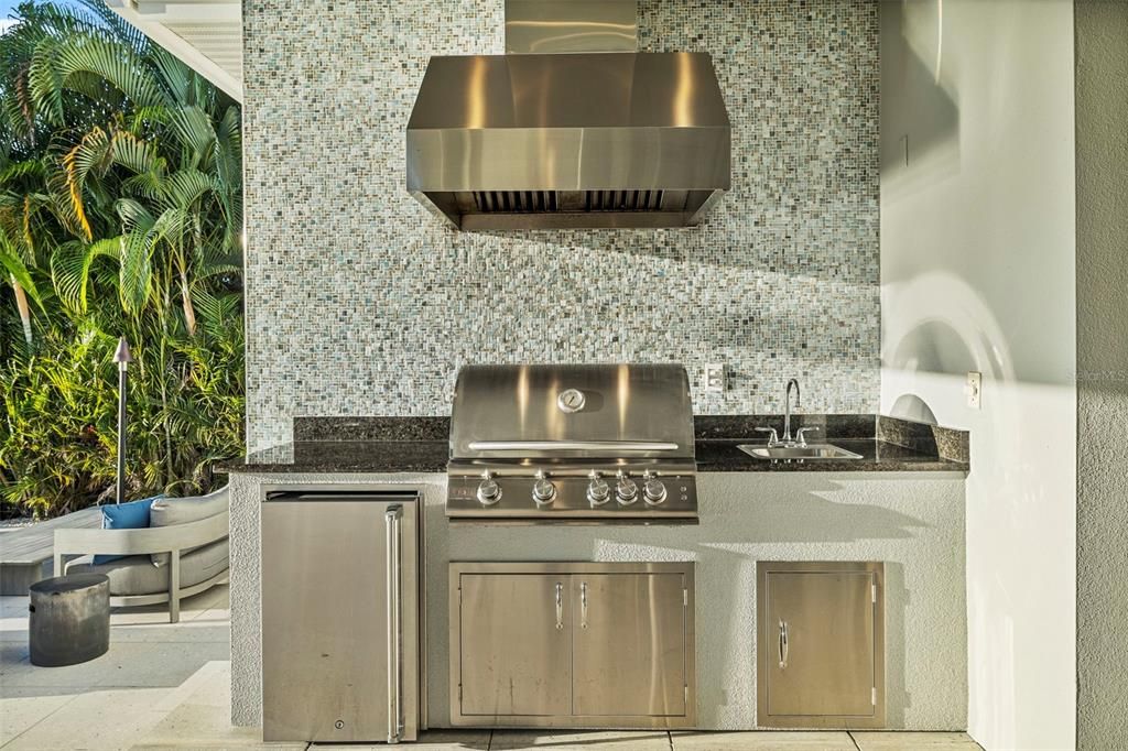 Exterior, Outdoor Kitchen