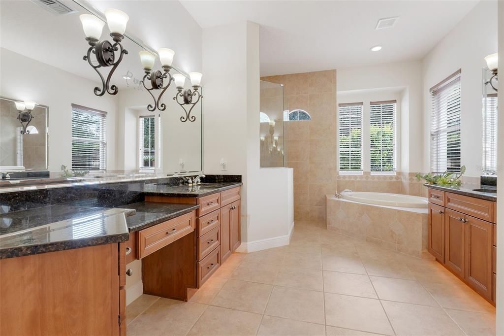 Bathroom, Dual Sink Vanities, Interior, Recessed Lighting