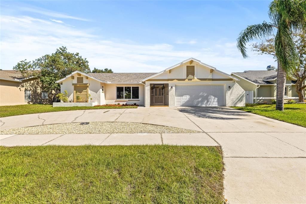 Attached, Exterior, Facade, Ranch