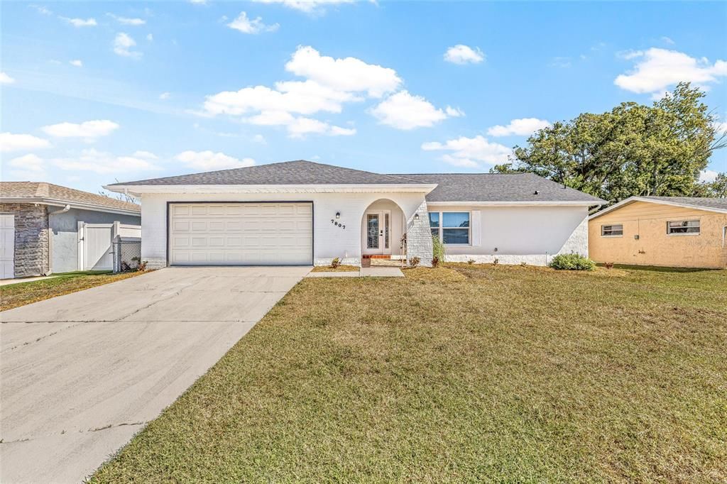 Attached, Exterior, Facade, Ranch