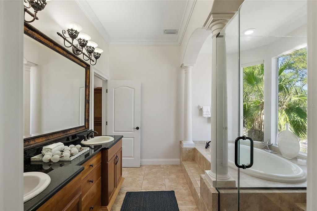 Bathroom, Dual Sink Vanities, Interior, Recessed Lighting