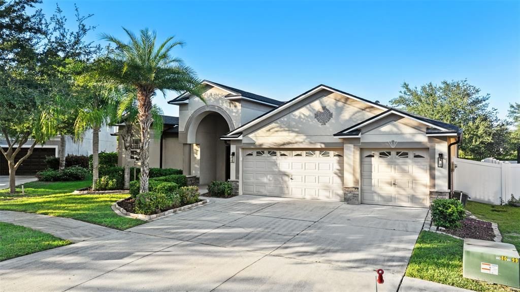 Attached, Exterior, Facade, Ranch