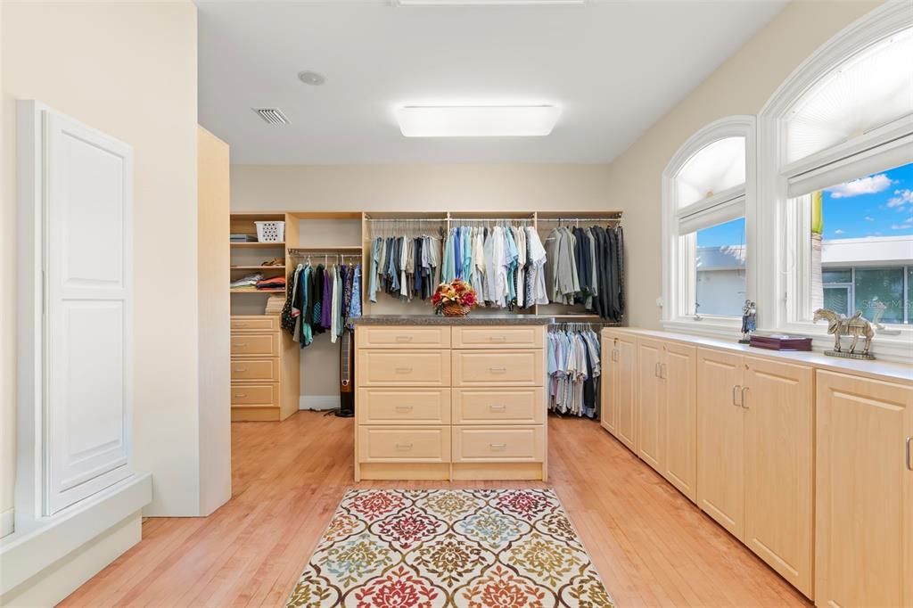 Interior, Walk-in Closets, Wood Texture Flooring