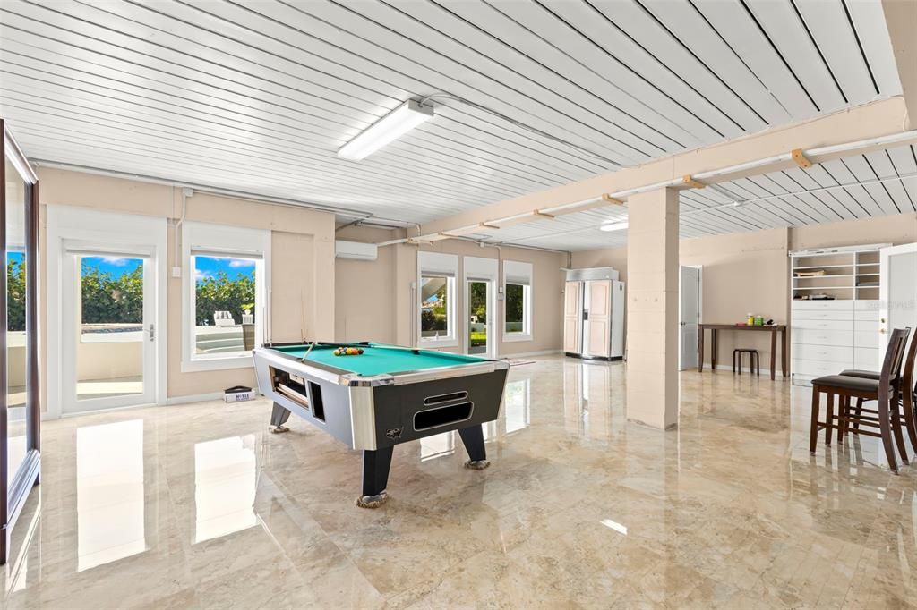 Billiard Table, Game Room, Interior