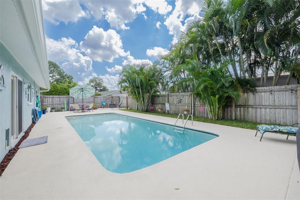 Exterior, Pool