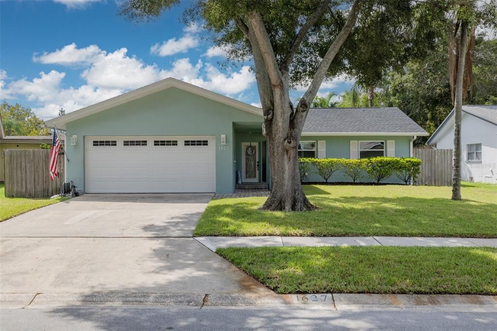 Attached, Exterior, Facade, Ranch