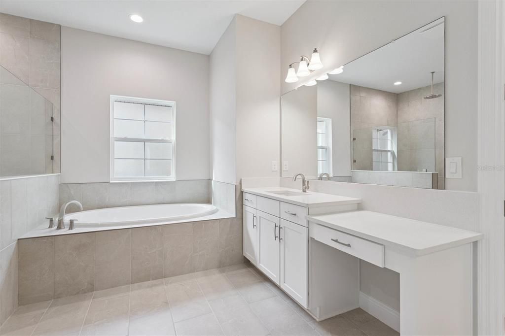 Bathroom, Dual Sink Vanities, Interior, Recessed Lighting