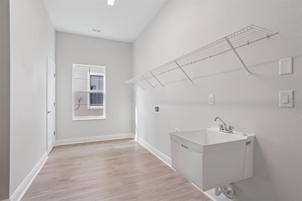 Interior, Walk-in Closets, Wood Texture Flooring