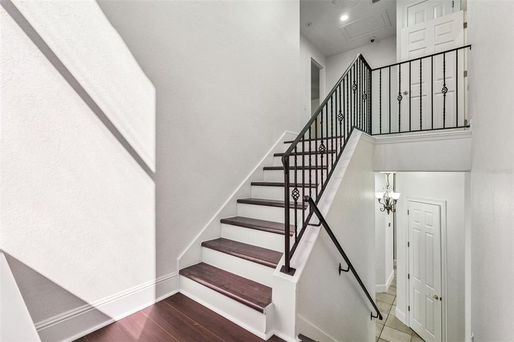 Interior, Recessed Lighting, Wood Texture Flooring