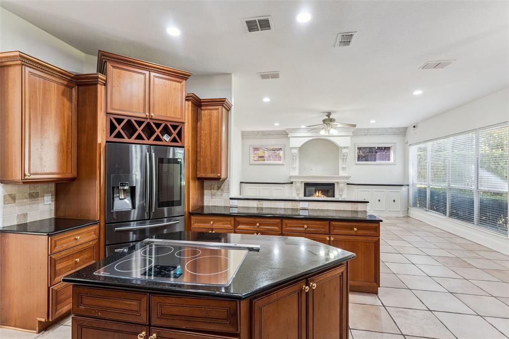 Fireplace, Interior, Kitchen, Recessed Lighting