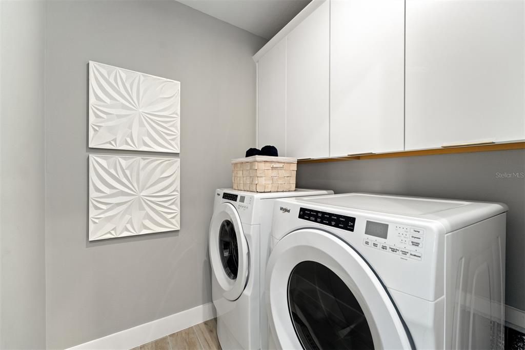 Interior, Washer, Wood Texture Flooring