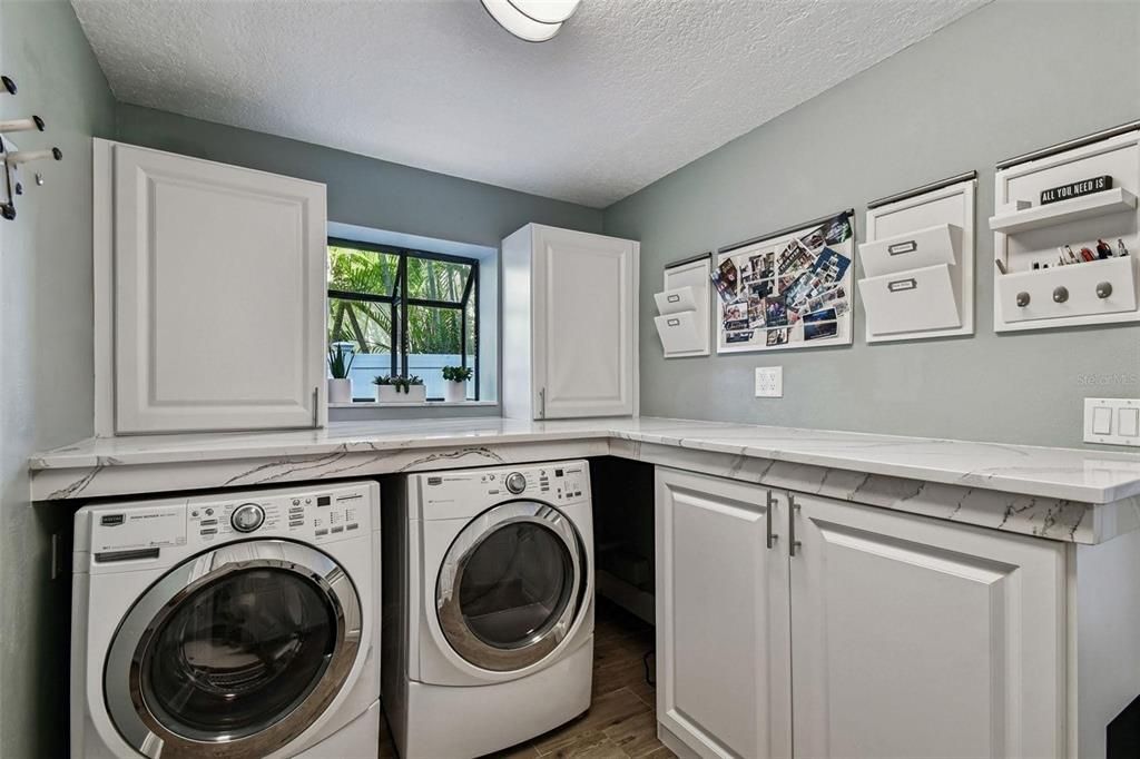 Interior, Washer, Wood Texture Flooring