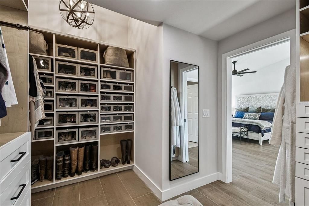 Bedroom, Interior, Pendant Lights, Walk-in Closets, Wood Texture Flooring