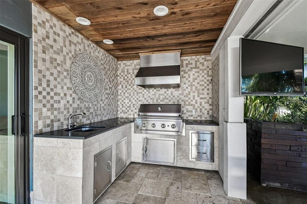 Exterior, Outdoor Kitchen