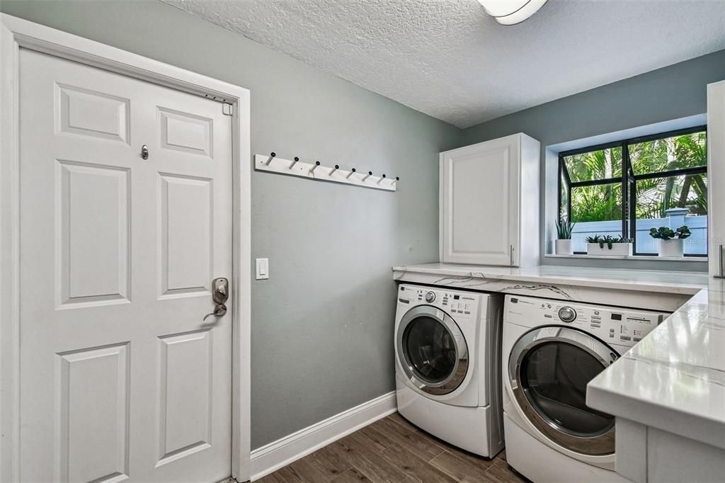 Interior, Washer, Wood Texture Flooring