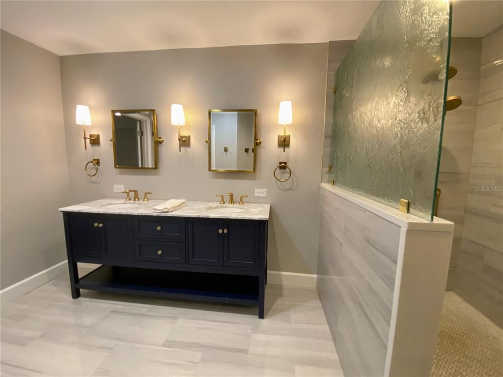 Bathroom, Dual Sink Vanities, Interior