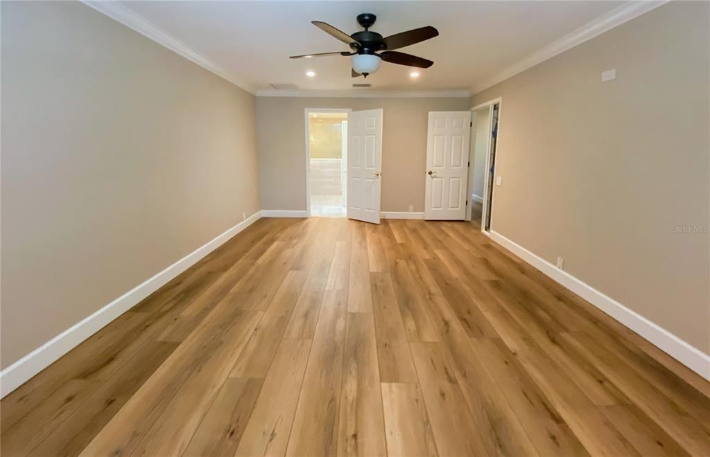 Empty room, Interior, Recessed Lighting, Wood Texture Flooring