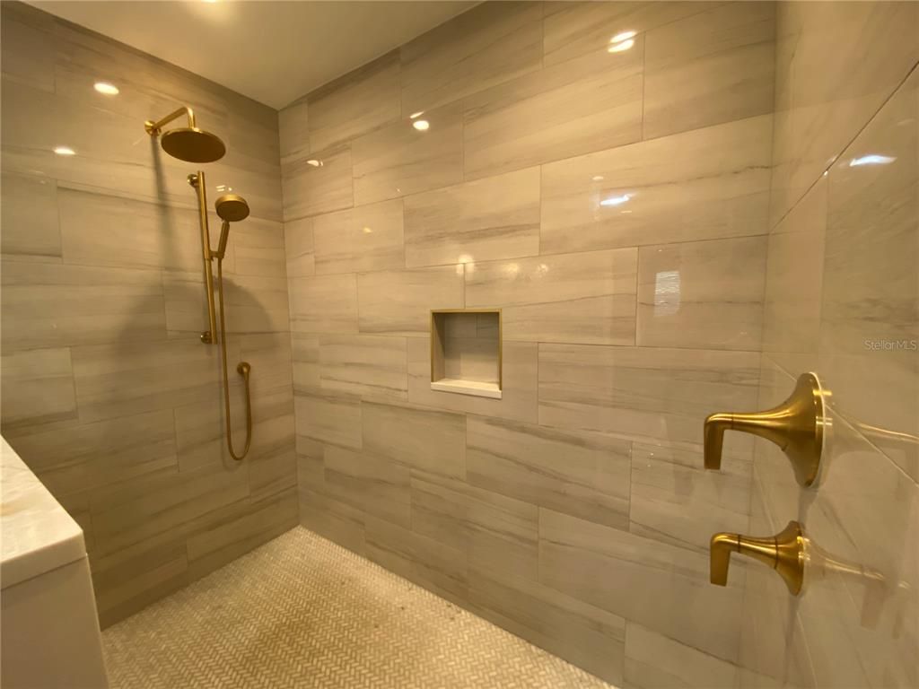 Bathroom, Interior, Recessed Lighting