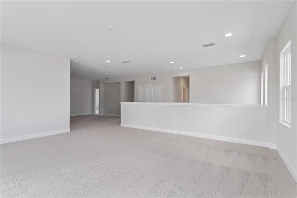 Empty room, Interior, Recessed Lighting