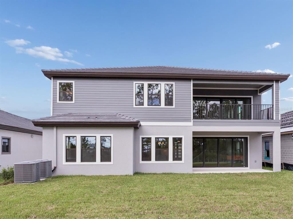 Backyard, Exterior, Facade, Split Level